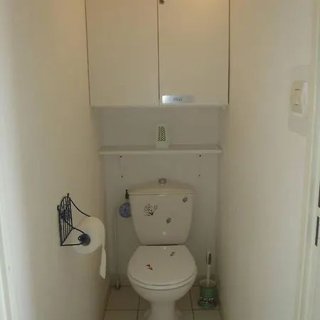 Appartement Appt 3 Pieces 28m2 + Loggia 8m2 Ref 4046 Le Castellas