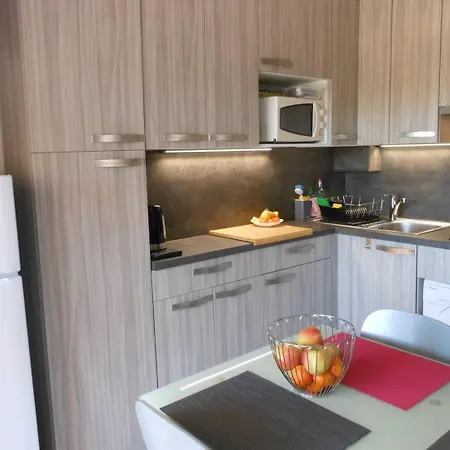 Appartement Appt 3 Pieces 28m2 + Loggia 8m2 Ref 4046 Le Castellas