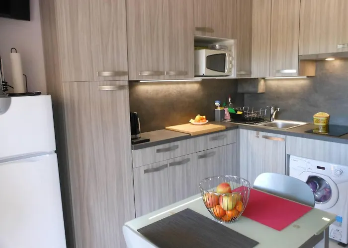 Appartement Appt 3 Pieces 28m2 + Loggia 8m2 Ref 4046 Le Castellas